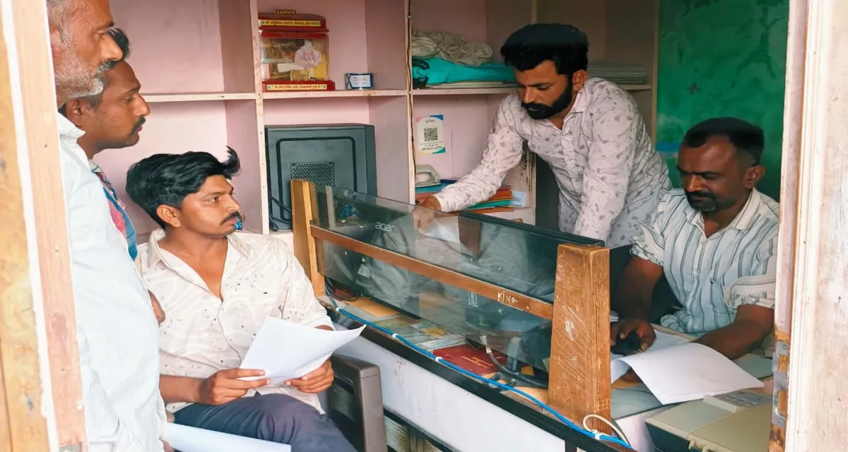 વાવ : 'આઈ-ખેડૂત' પોર્ટલ બન્યું ‘ધક્કા સેન્ટર’, સર્વર ડાઉનને પગલે ખેડૂતો હેરાન-પરેશાન