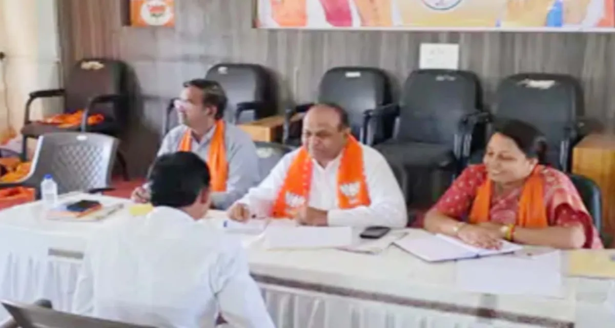 પાટણમાં ભાજપ નિરીક્ષકો દ્વારા જિલ્લા પંચાયત અને સિદ્ધપુર પાલિકાના સભ્યોની સેન્સ પ્રક્રિયા હાથ ધરાઈ