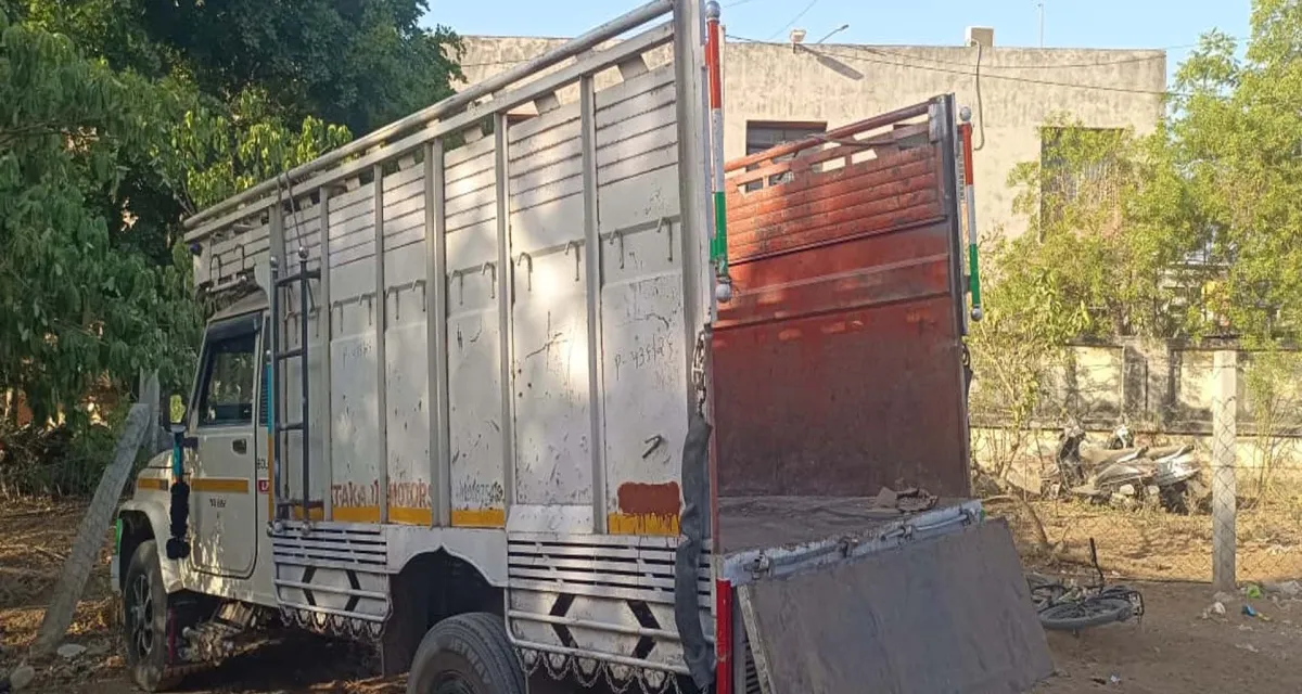 SMCનો મોટો દરોડો: ડીસા-પાટણ રોડ પર આસેડા કેનાલ પાસેથી ₹22.13 લાખનો વિદેશી દારૂ ઝડપાયો