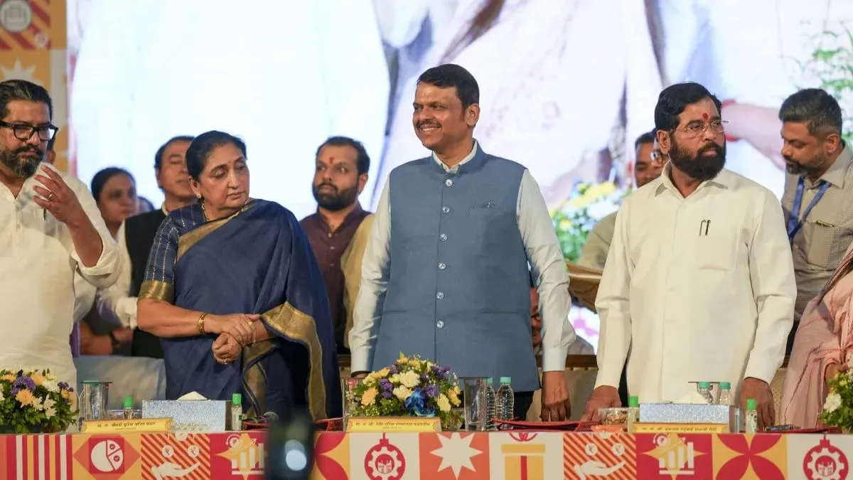 મુખ્યમંત્રી અને મંત્રીઓના કાફલા ટૂંકા કરવામાં આવશે, વિદેશ પ્રવાસો રદ કરવામાં આવશે, હેલિકોપ્ટરના ઉપયોગ પર પણ પ્રતિબંધ, ફડણવીસ સરકારનો મોટો નિર્ણય