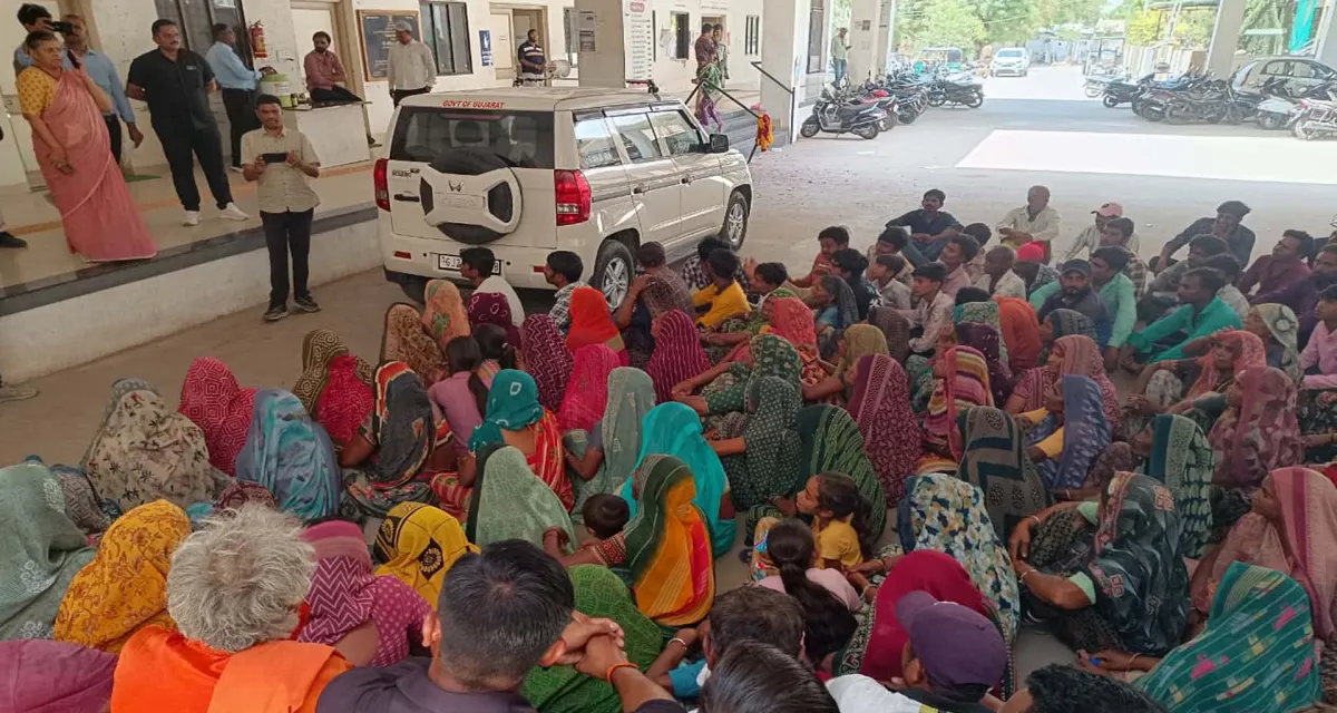 પાટણમાં મેગા ડિમોલિશનની તૈયારી: પિતાંબર તળાવ કિનારેથી 104 દબાણો દૂર કરવા પાલિકાનું અલ્ટીમેટમ