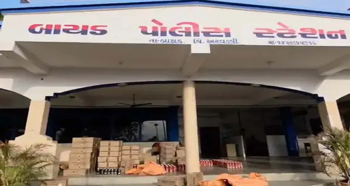 અરવલ્લીના બાયડમાં SMCનો મોટો સપાટો: છાપરિયા પાસેથી ₹12.51 લાખનો વિદેશી દારૂ ઝડપાયો