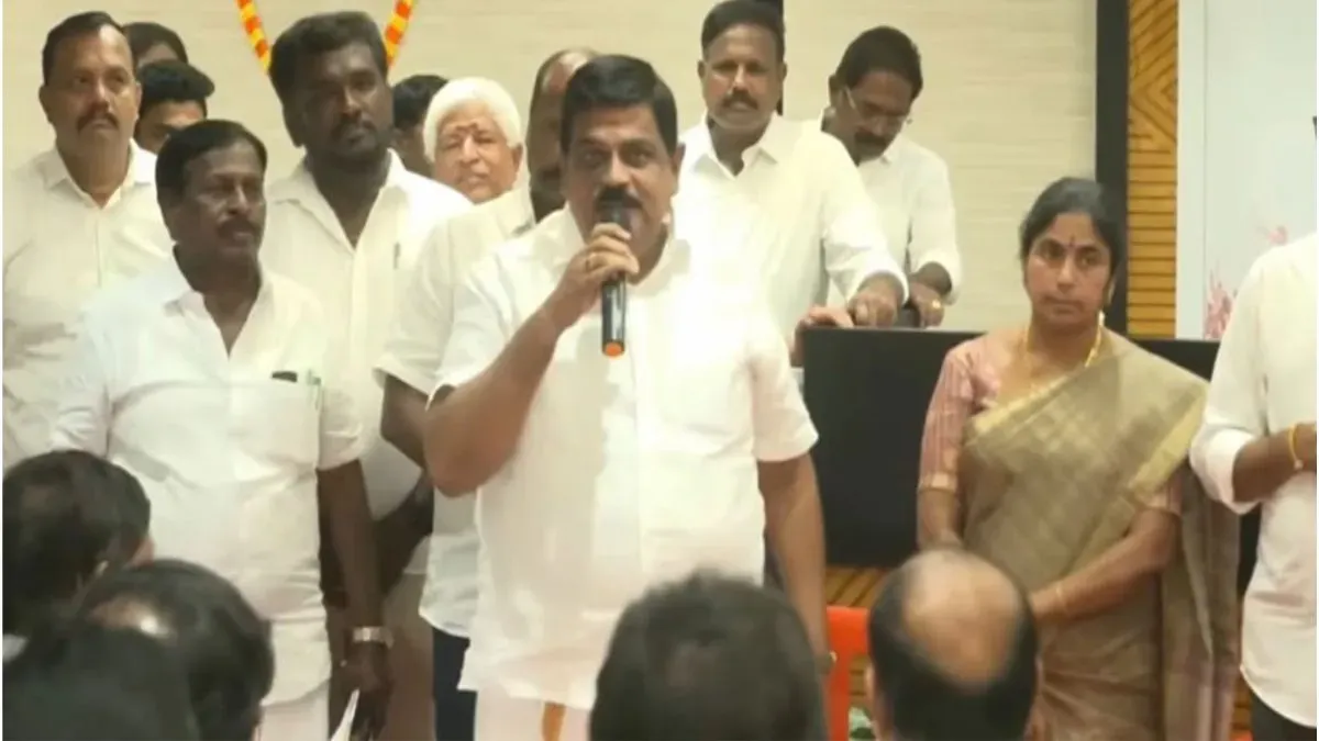 તમિલનાડુમાં AIADMK ને મોટો ઝટકો લાગ્યો, ભૂતપૂર્વ મંત્રીઓ સહિત 300 થી વધુ નેતાઓ TVK માં જોડાયા