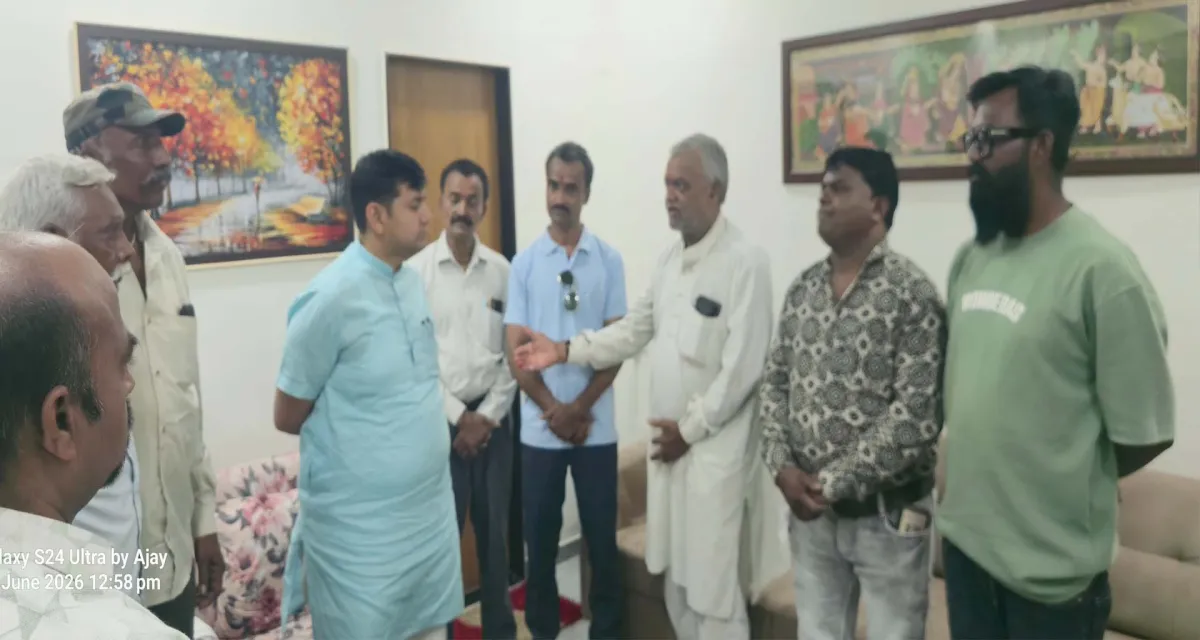 લોધાવાસ–રાજપુર રોડના રહેવાસીઓ મેદાને: ‘સરકારશ્રી’ શબ્દ હટાવવા ડીસામાં માંગ