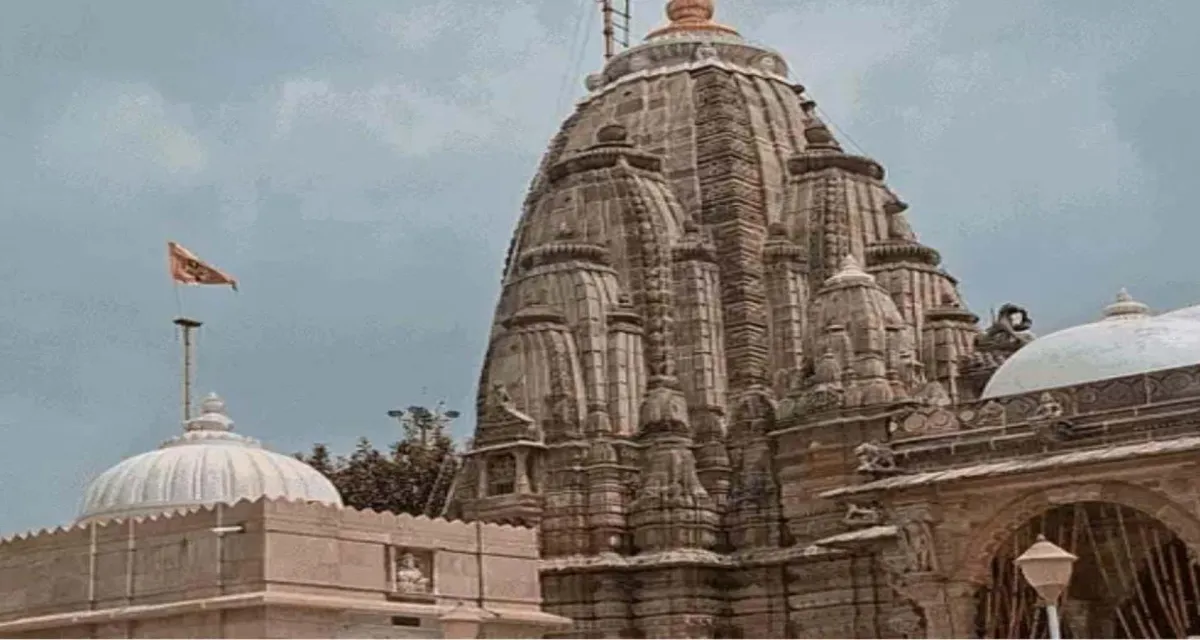 વડનગરના ઐતિહાસિક મંદિરમાં વિવાદનો અંત: મધરાતે સરકારી પ્રશાસકે ચાર્જ સંભાળ્યો