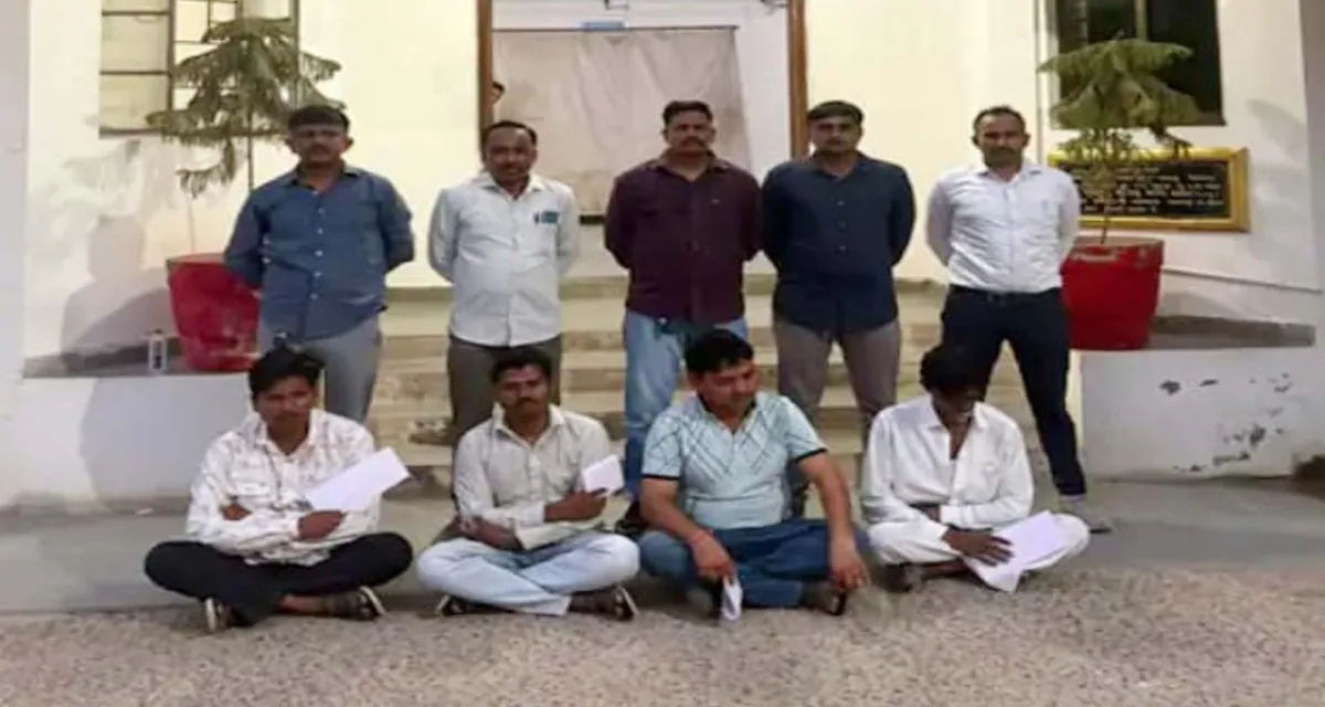 ભાભર પોલીસની કાર્યવાહી: જુગાર રમતા ચાર શખ્સો ઝડપાયા