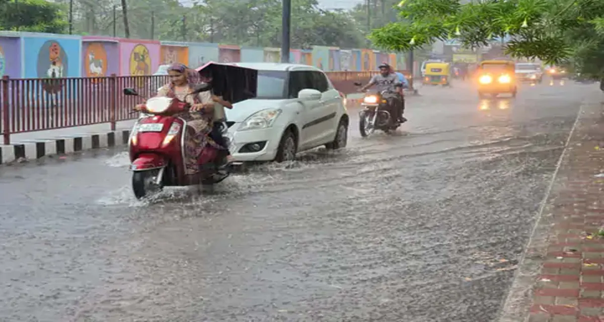 સાબરકાંઠામાં મેઘતાંડવ: એક કલાકમાં ૨ ઇંચ વરસાદથી હિંમતનગરમાં જળબંબાકારની સ્થિતિ