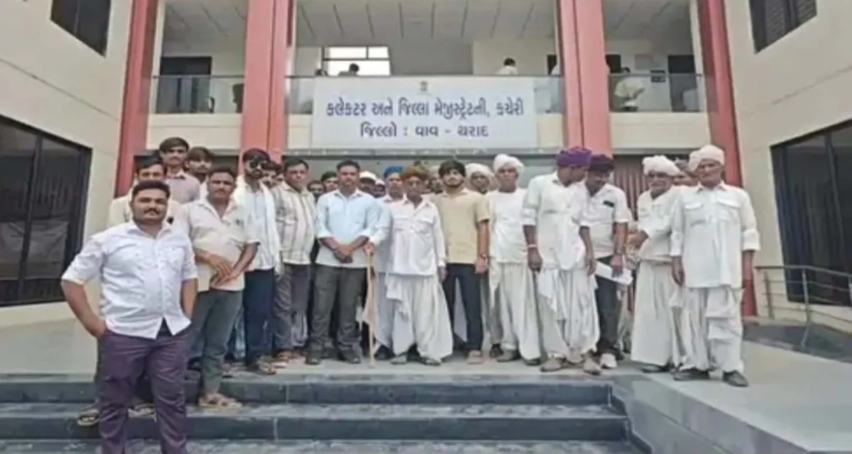 વાવ-થરાદ: ટડાવ CHCનું બાંધકામ ફરી શરૂ કરવા ગ્રામજનોની કલેક્ટરને રજૂઆત