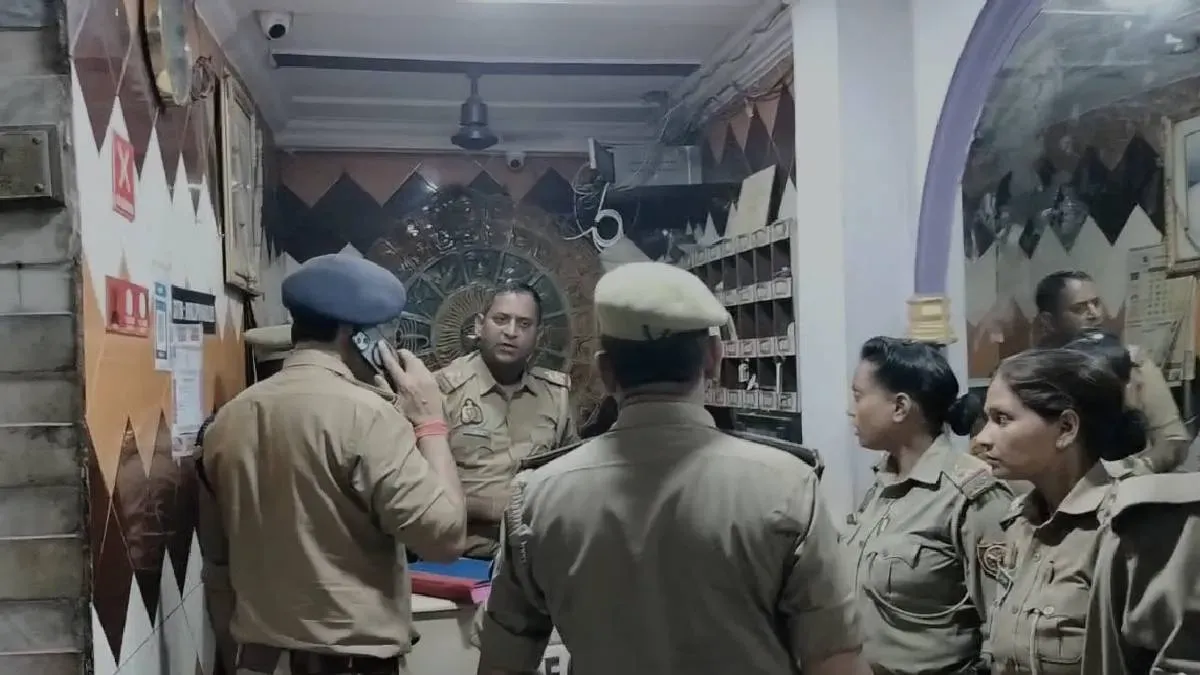 એક હોટલમાં રોકાયેલા પરિણીત યુગલે ઝેર પીધું, બંનેના મોત