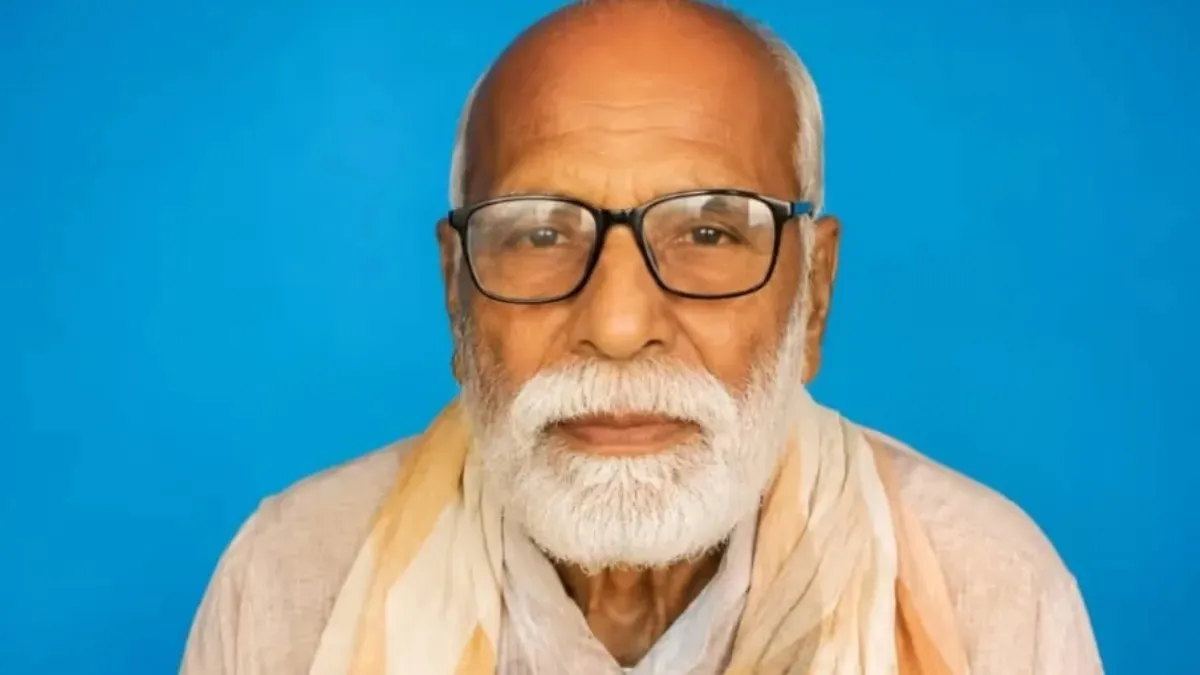 પેન્શન લેવા આવેલા વૃદ્ધ અને અપંગ પુત્રના ખાતામાં 15 અબજ રૂપિયા જમા થયા