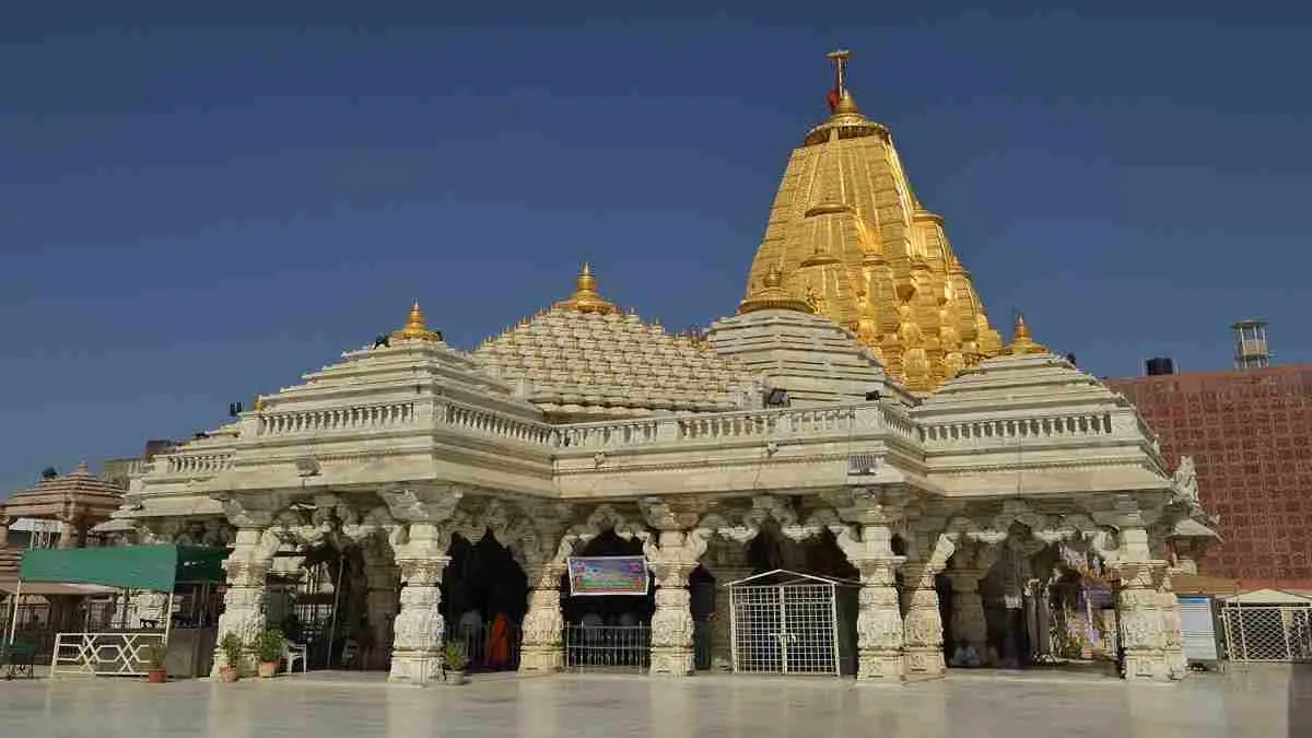 અંબાજી શક્તિપીઠમાં રાત્રિ પૂજા પર માત્ર ગણતરીના ટ્રસ્ટોનો જ હક કેમ? સમાન તક આપવા હાઈકોર્ટમાં અરજી