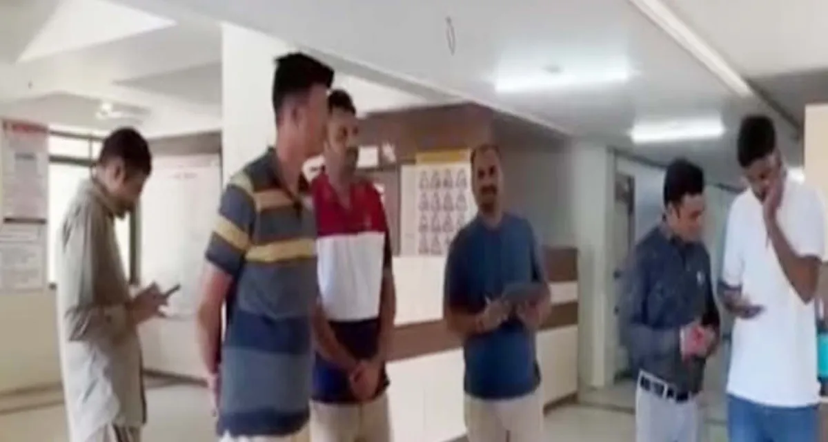 પાટણ RTO માં સર્વર ઠપ રહેતાં અરજદારોને ધરમના ધક્કા પડતાં રોષ વ્યાપ્યો