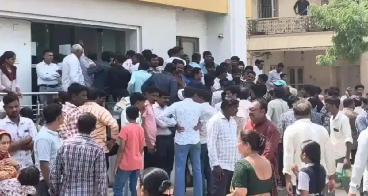 કડીના મેઘના કેમ્પસમાં વિદ્યાર્થિનીની છેડતી થતાં વાલીઓનો ઉગ્ર વિરોધ