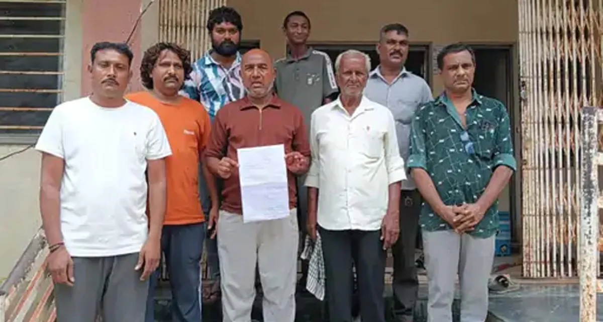 ભાભરમાં શ્રેયસ સોસાયટીમાં ગેટ લગાવવા સામે રહીશોનો હોબાળો, પાલિકાને આવેદનપત્ર સોંપ્યું