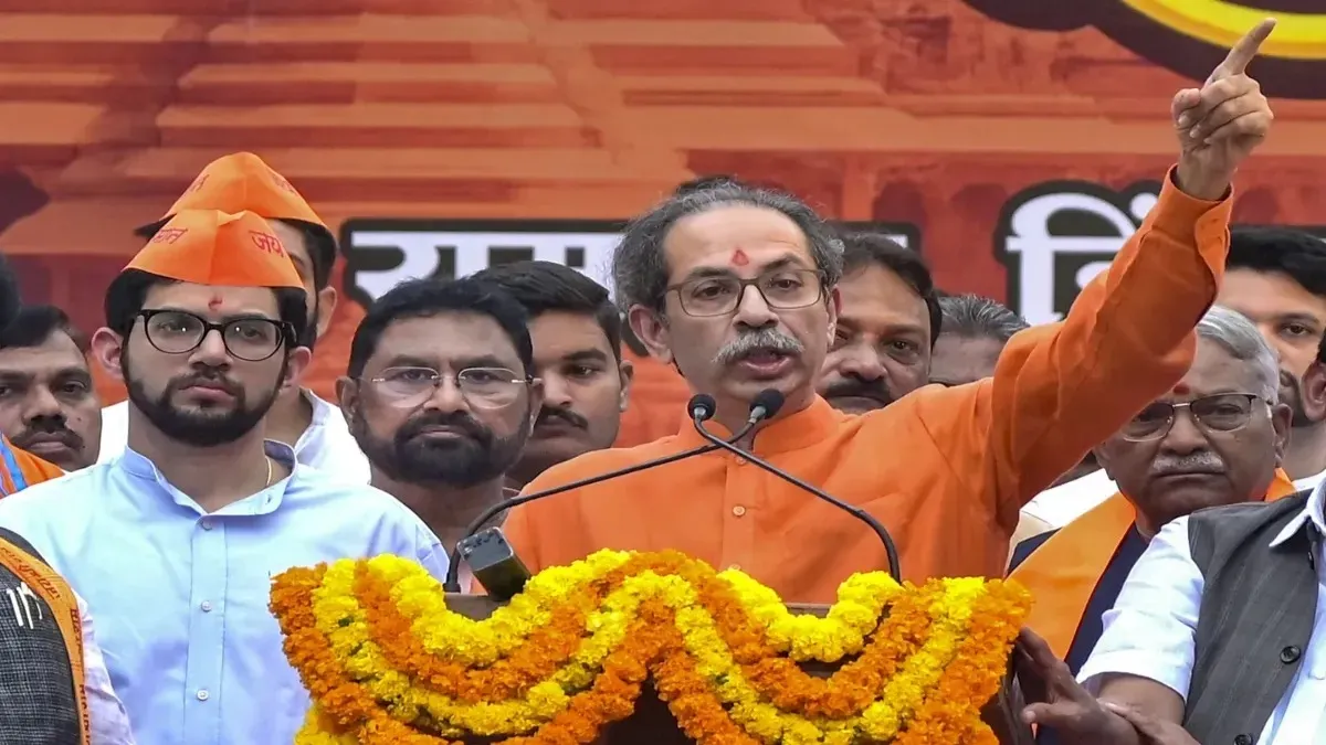 ઉદ્ધવ ઠાકરેને મોટો ઝટકો, બળવાખોર સાંસદોને શિંદે જૂથમાં જોડાવાની મંજૂરી મળી