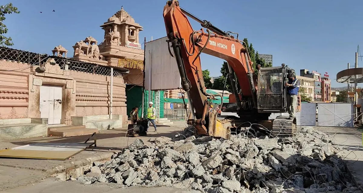અંબાજી અંડરપાસ પ્રોજેક્ટ: ભારે વાહનો પરનો ટ્રાફિક પ્રતિબંધ હટાવાયો