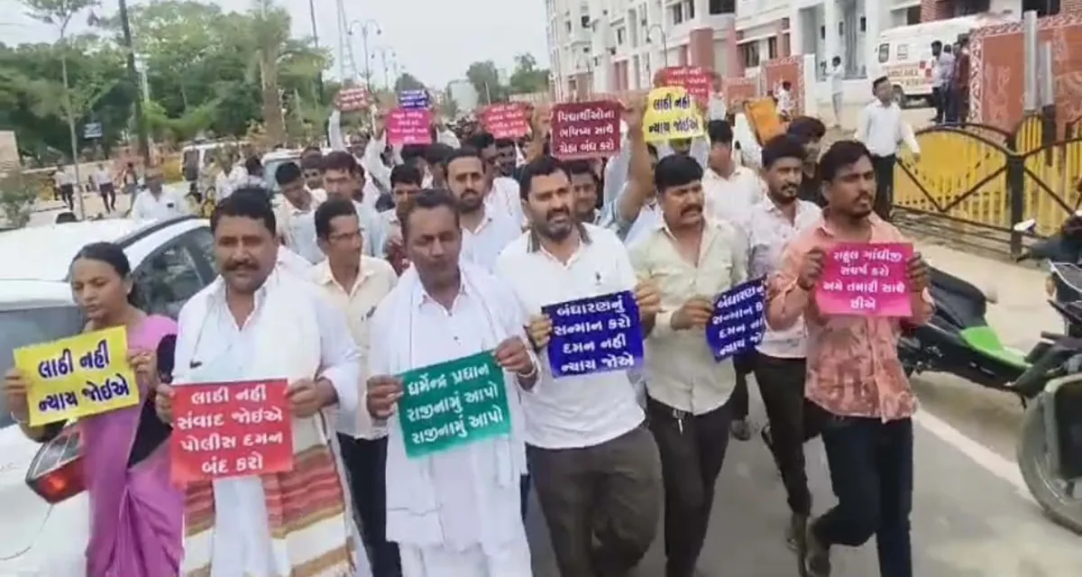 દિલ્હી આંદોલનના પડઘા થરાદમાં: કોંગ્રેસના ઉગ્ર પ્રદર્શન વચ્ચે પોલીસે વિરોધકર્તાઓની ધડપકડ કરી