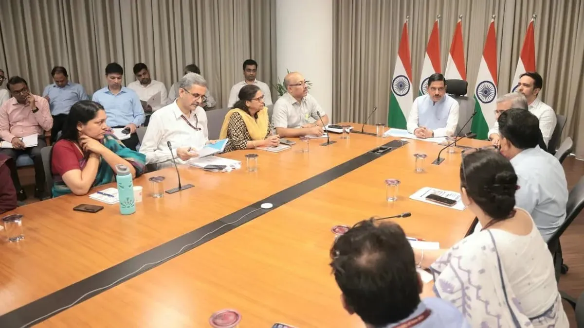 ધર્મેન્દ્ર પ્રધાનના રાજીનામા બાદ પ્રહલાદ જોશીએ આજે કાર્યભાર સંભાળ્યો