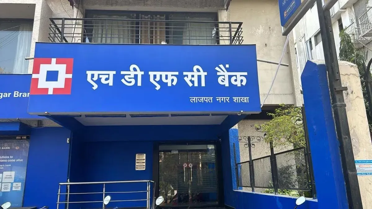 HDFC બેંકના માર્કેટ કેપમાં ₹1.18 લાખ કરોડનો તીવ્ર ઘટાડો,  સેન્સેક્સની ટોચની 10 કંપનીઓમાંથી નવ કંપનીઓના શેરમાં ₹2.74 લાખ કરોડનું નુકશાન