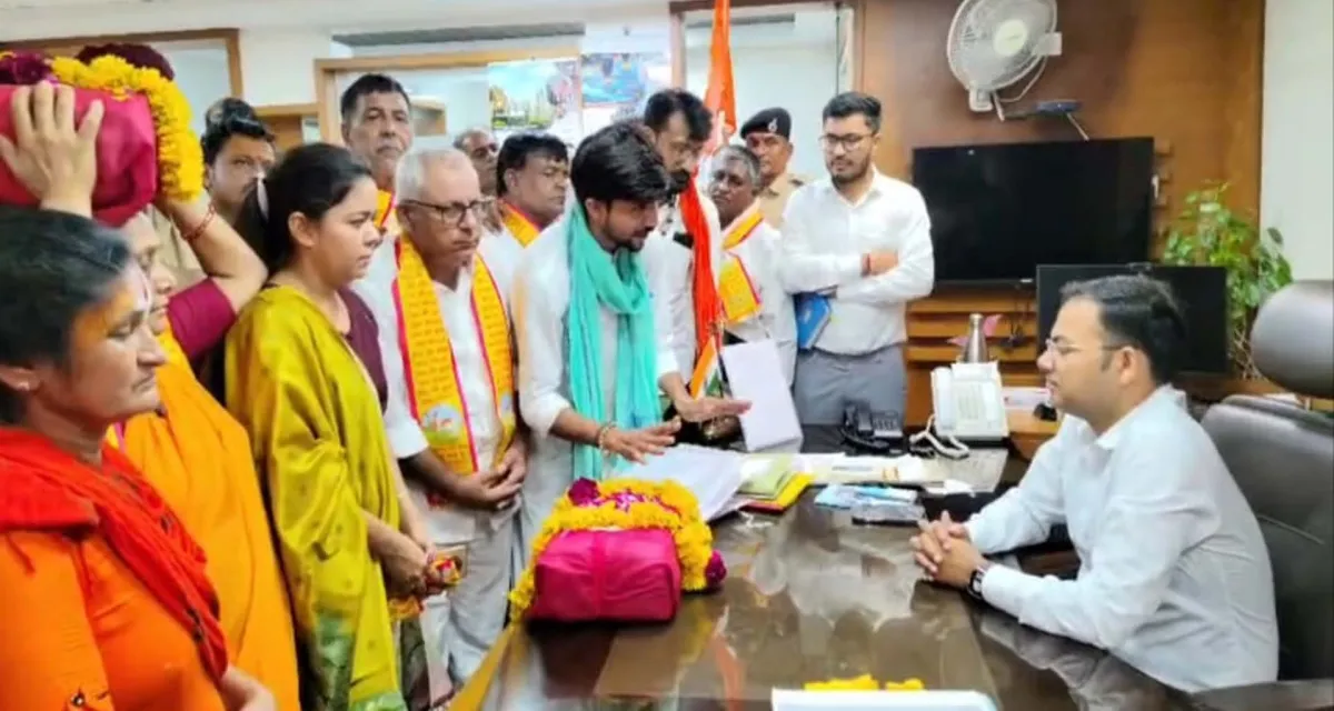 પાટણમાં ગૌપ્રેમીઓનો હુંકાર: ગૌહત્યા અટકાવવા તેમજ ગૌમાતાને 'રાષ્ટ્રમાતા' જાહેર કરવાની માંગ સાથે વિશાળ રેલી યોજાઈ