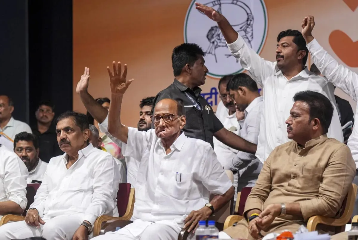 મહારાષ્ટ્રમાં NCPના વિલીનીકરણની ચર્ચાઓ તેજ, શરદ પવારે અટકળોને ફગાવી