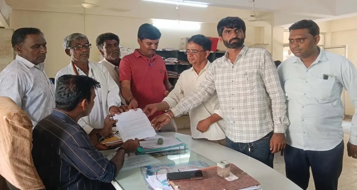 ભાભરમાં અતિવૃષ્ટિથી તારાજી: મુખ્યમંત્રીને રાહત પેકેજ જાહેર કરવા આવેદનપત્ર આપ્યું
