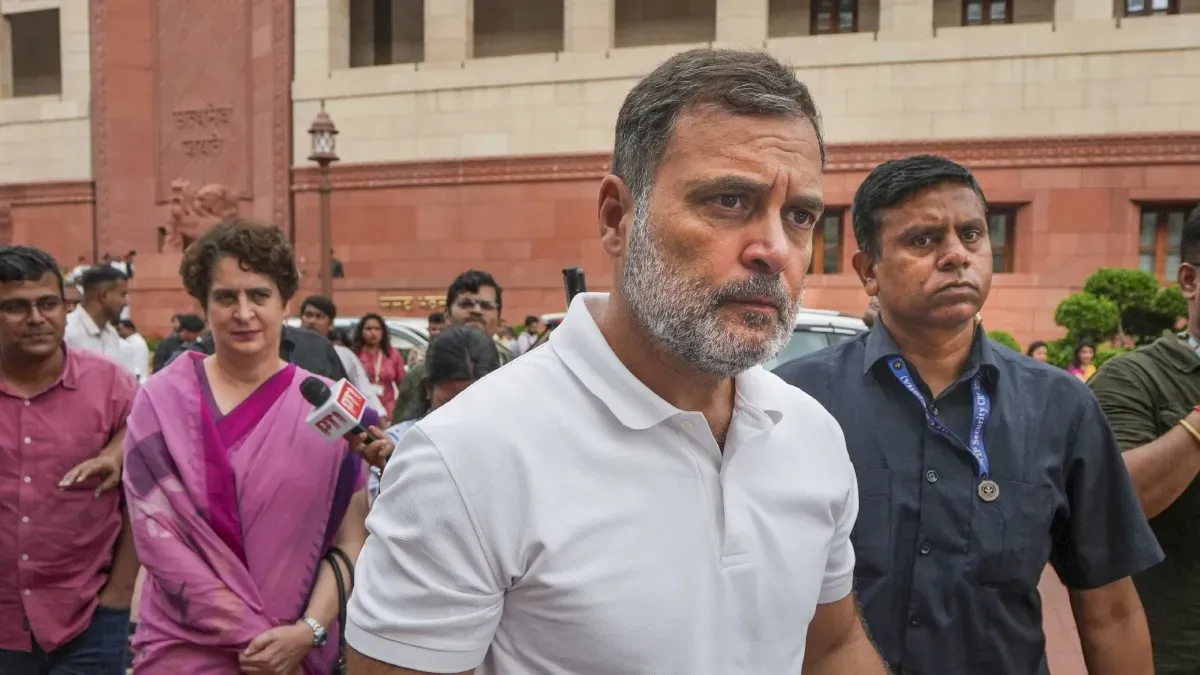 "શું તમે ભાજપમાંથી છો?" ઘાયલ પોલીસકર્મીઓના પરિવારોની પ્રેસ કોન્ફરન્સ અંગેના પ્રશ્નને રાહુલ ગાંધી ટાળ્યા