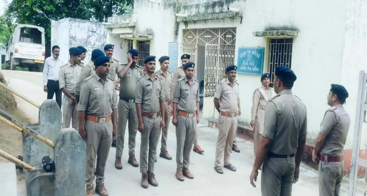 'હર ઘર તિરંગા': જિલ્લા કચેરીઓમાં ગુંજ્યું 'વંદે માતરમ'