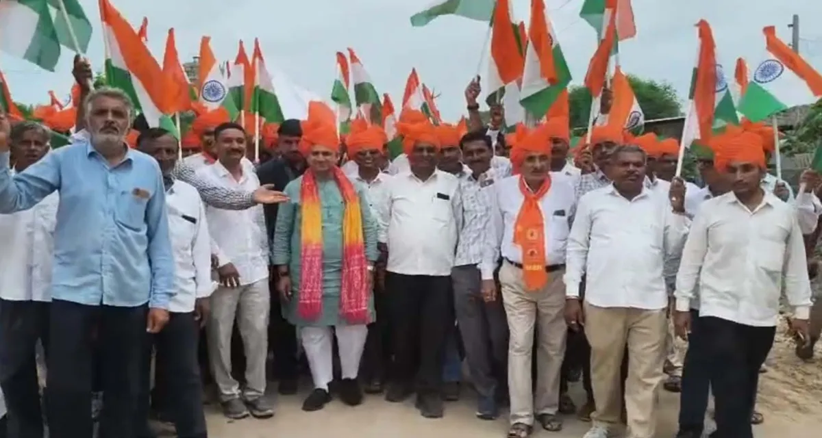 માલગઢ ખાતે ડીસા તાલુકા કક્ષાની વિશાળ તિરંગા યાત્રા નીકળી : સમગ્ર ગામ દેશભક્તિના રંગે રંગાયું