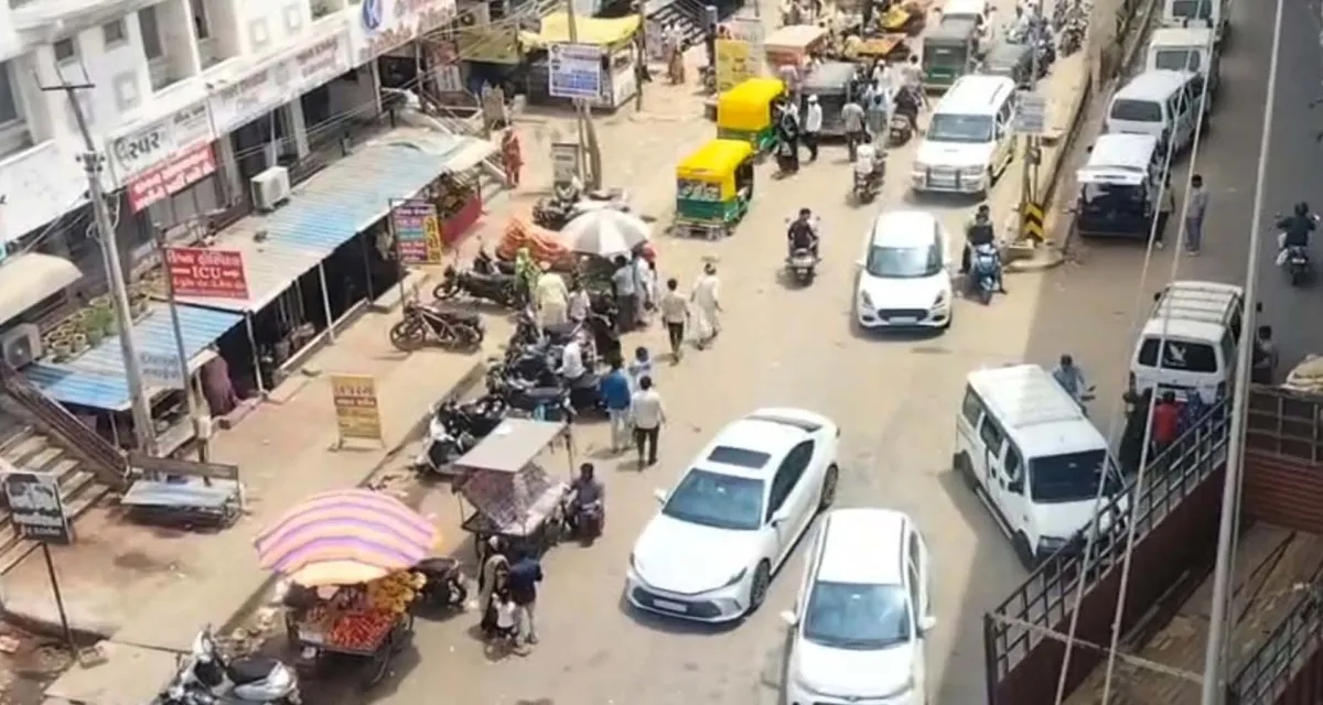 ડીસામાં ટ્રાફિક પોલીસની બેવડી નીતિ: સામાન્ય જનતા પર કાયદાનો કોરડો, જ્યારે ઓવરલોડ વાહનો અને વગદારો બેરોકટોક!