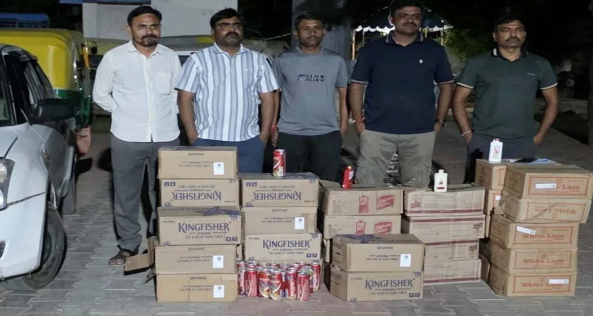 બનાસકાંઠા જિલ્લાની દલવાડા ગામની સીમમાંથી કારમાંથી વિદેશી દારૂ ઝડપાયો