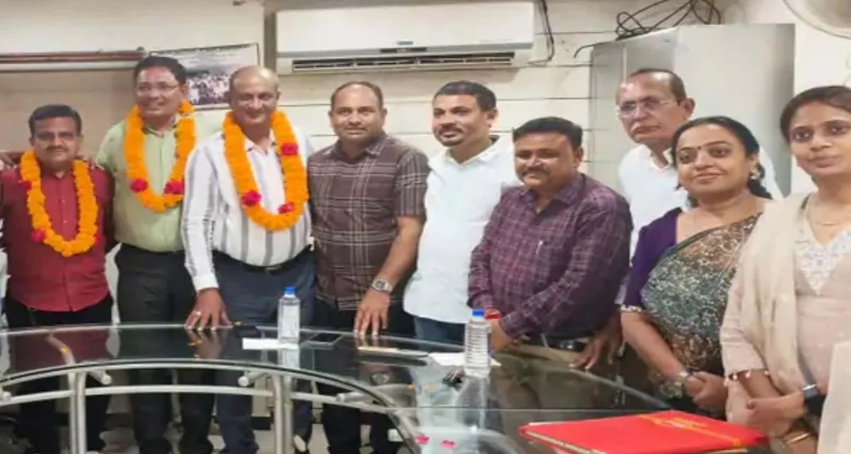 ઈડર નાગરિક સહકારી બેંકમાં 'ગુલાબ પેનલ'નો ઐતિહાસિક વિજય: નવા સુકાનીઓની સર્વાનુમતે વરણી 
