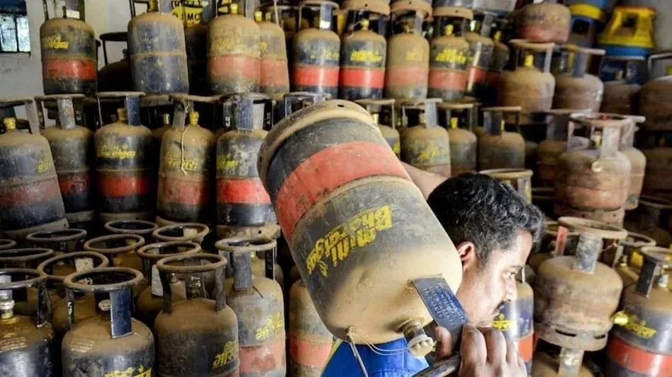 મોંઘવારીનો બેવડો ફટકો! કોર્મિશયલ LPG સિલિન્ડર ₹9.50 મોંઘા થયો