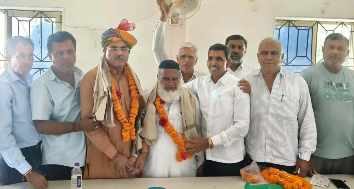 વડગામ તાલુકા સહકારી ખરીદ વેચાણ સંઘના ચેરમેન વાઈસ ચેરમેનની બિનહરીફ વરણી 