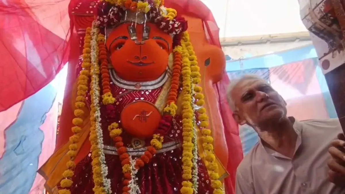 ઉજ્જૈનમાં મોટો ચમત્કાર, JCB અને ક્રેન બાદ પણ રત્તીભર ન હલી પ્રતિમા