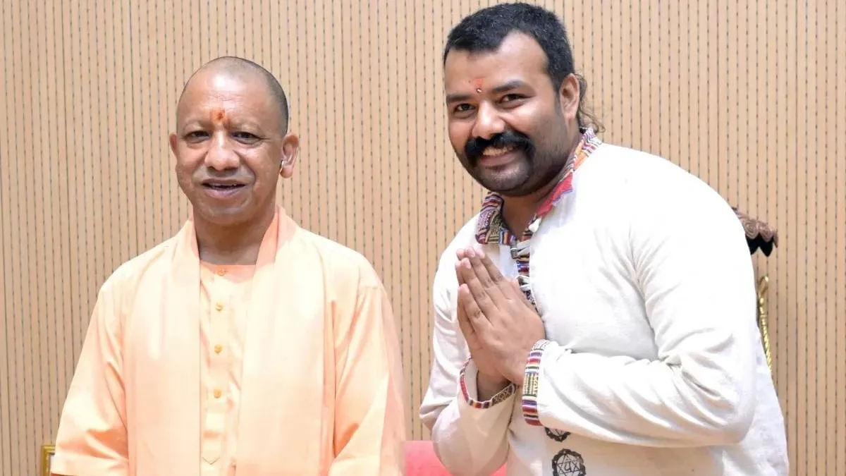 'હનુમાન અંશ' એ રચ્યો કમાણીનો નવો અધ્યાય, યોગી આદિત્યનાથથી મળી ટીમ, બાબાની આધ્યત્મિક યાત્રા  પર ચર્ચા
