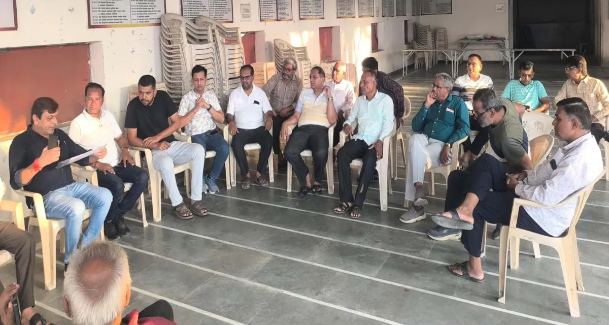 ઊંઝામાં નમેણ માતાજી મંદિરે વીજપોલ નાંખવાના વિરોધમાં ખેડૂતોની બેઠક