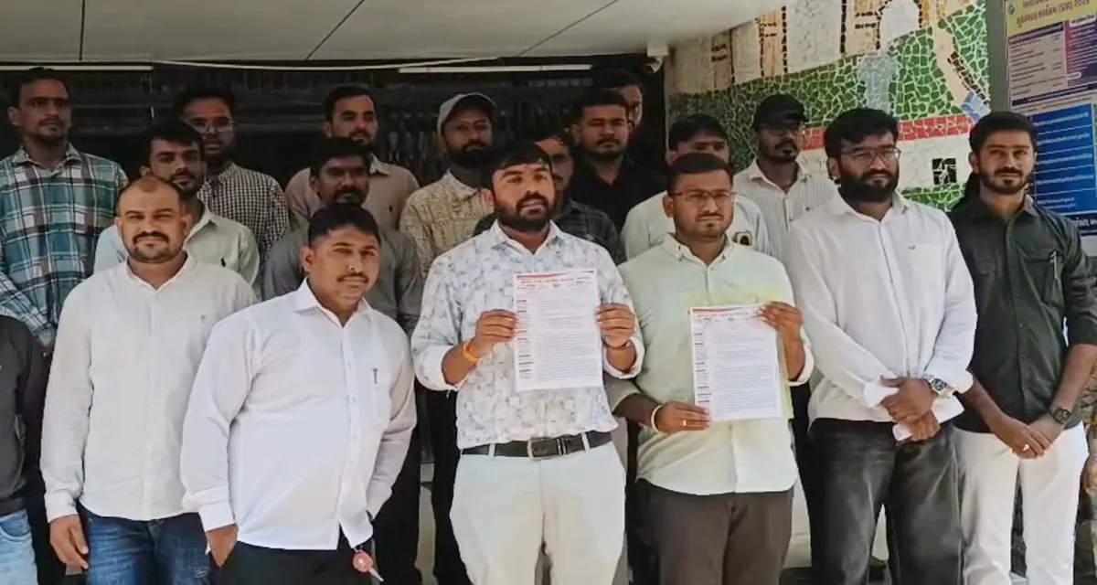 બનાસકાંઠા: પડતર માંગણીઓ ન સંતોષાતા ગ્રામસેવકો મેદાને, કલેક્ટરને આવેદન આપ્યું
