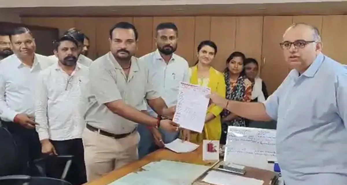 સાબરકાંઠાના ગ્રામસેવકો મેદાને: માંગણીઓ નહીં સંતોષાય તો અચોક્કસ મુદ્દતની હડતાળની જાહેરાત