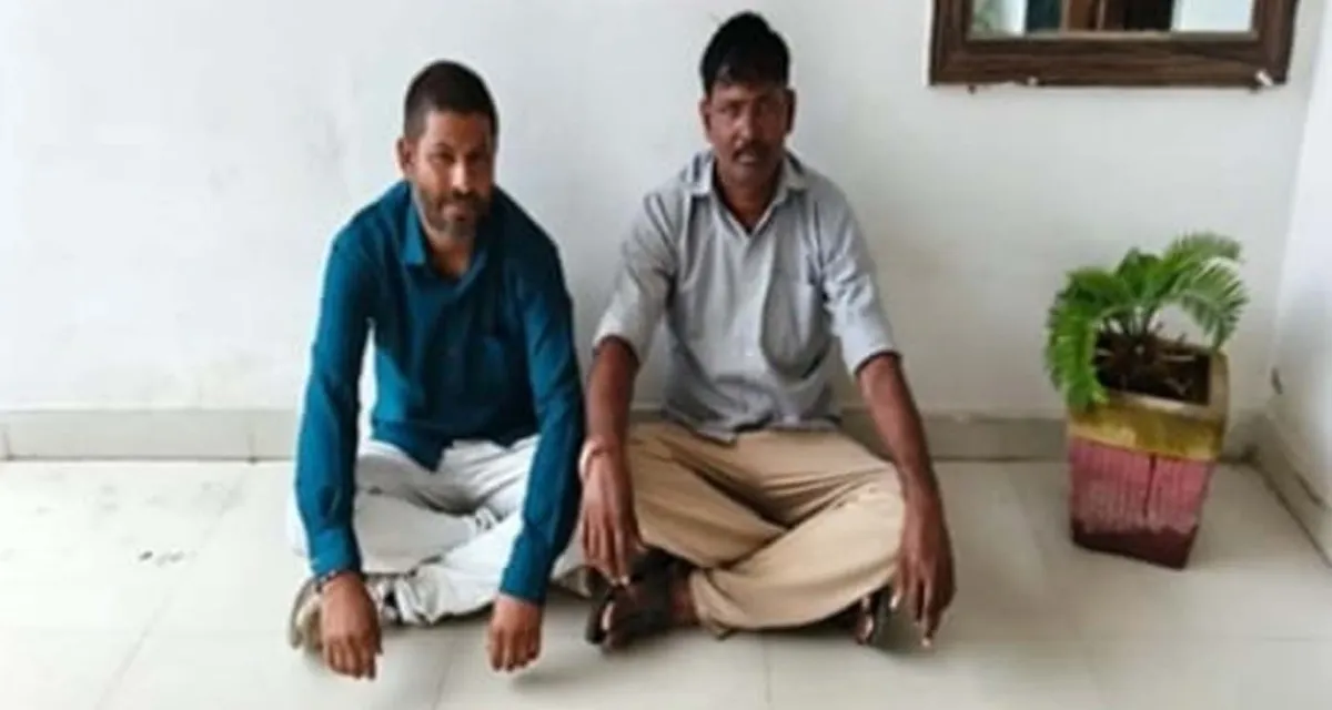 ડીસામાં પોલીસના દરોડા: ૨ જુગારીઓ ઝડપાયા, ૩ ફરાર
