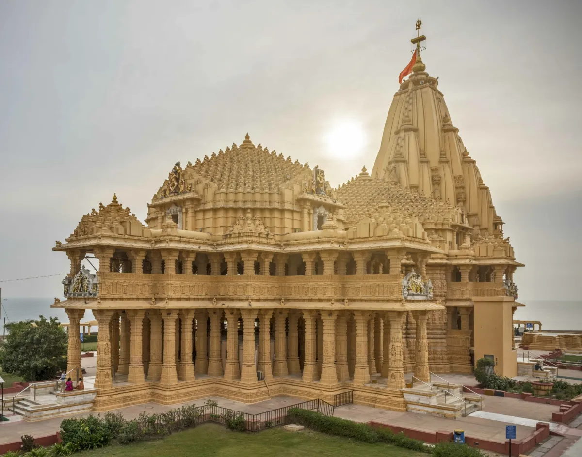 સોમનાથ મંદિર અને અમદાવાદ ભાજપ કાર્યાલયને બોમ્બથી ઉડાવી દેવાની ધમકી