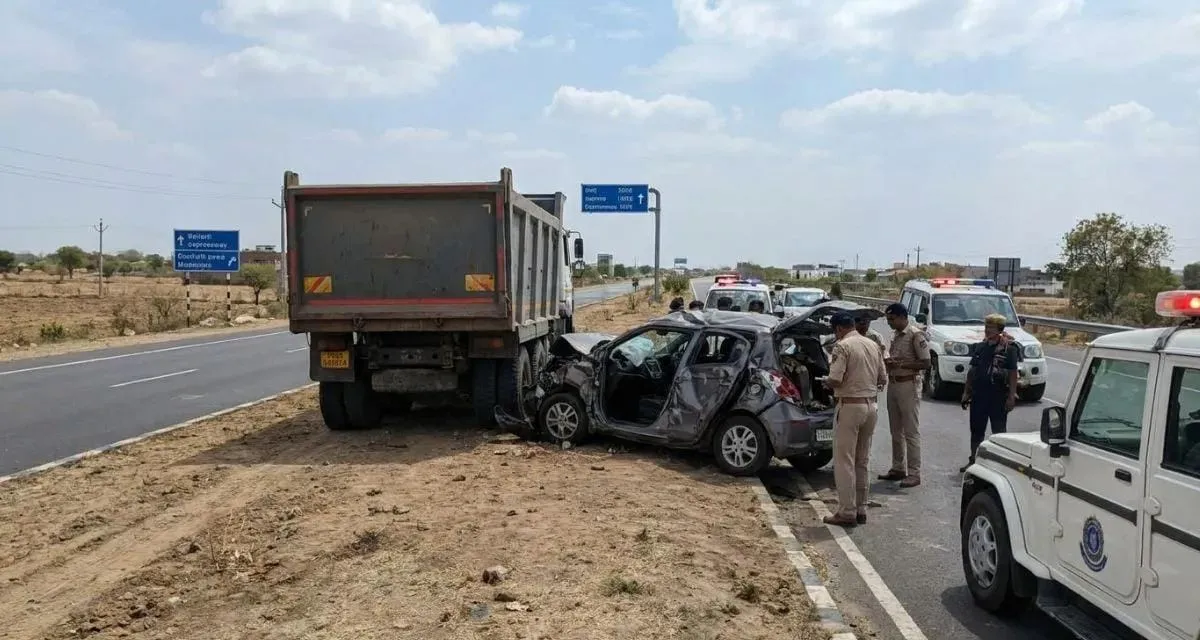 સુરતના ભારતમાલા એક્સપ્રેસ વે પર એક કાર પાર્ક કરેલા ડમ્પર સાથે અથડાઈ, ચાર લોકોના ઘટનાસ્થળે જ મોત