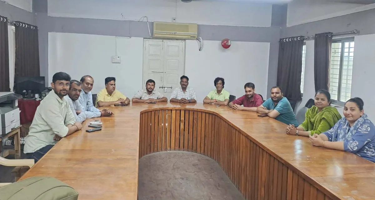 પડતર માંગણીઓને લઈને બૃહદ બનાસકાંઠાના કર્મીઓ હડતાળના માર્ગે..!