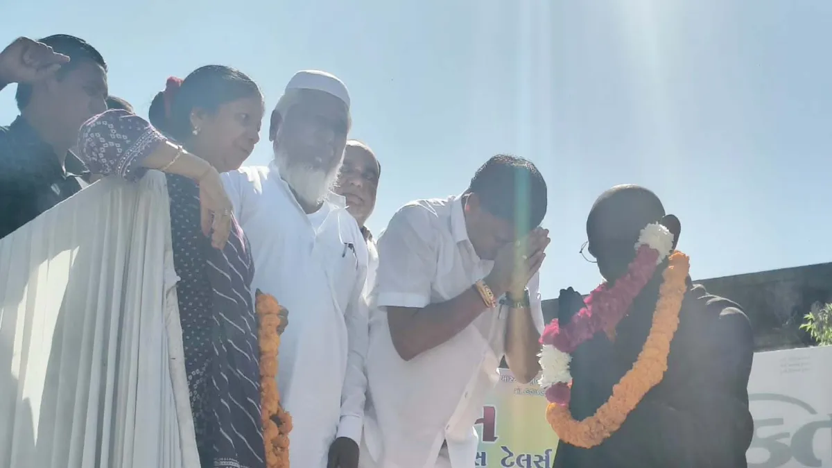 સિદ્ધપુરમાં ગાંધી જયંતિ: પૂર્વ ધારાસભ્ય દ્વારા રાષ્ટ્રપિતાને પુષ્પાંજલિ અર્પણ