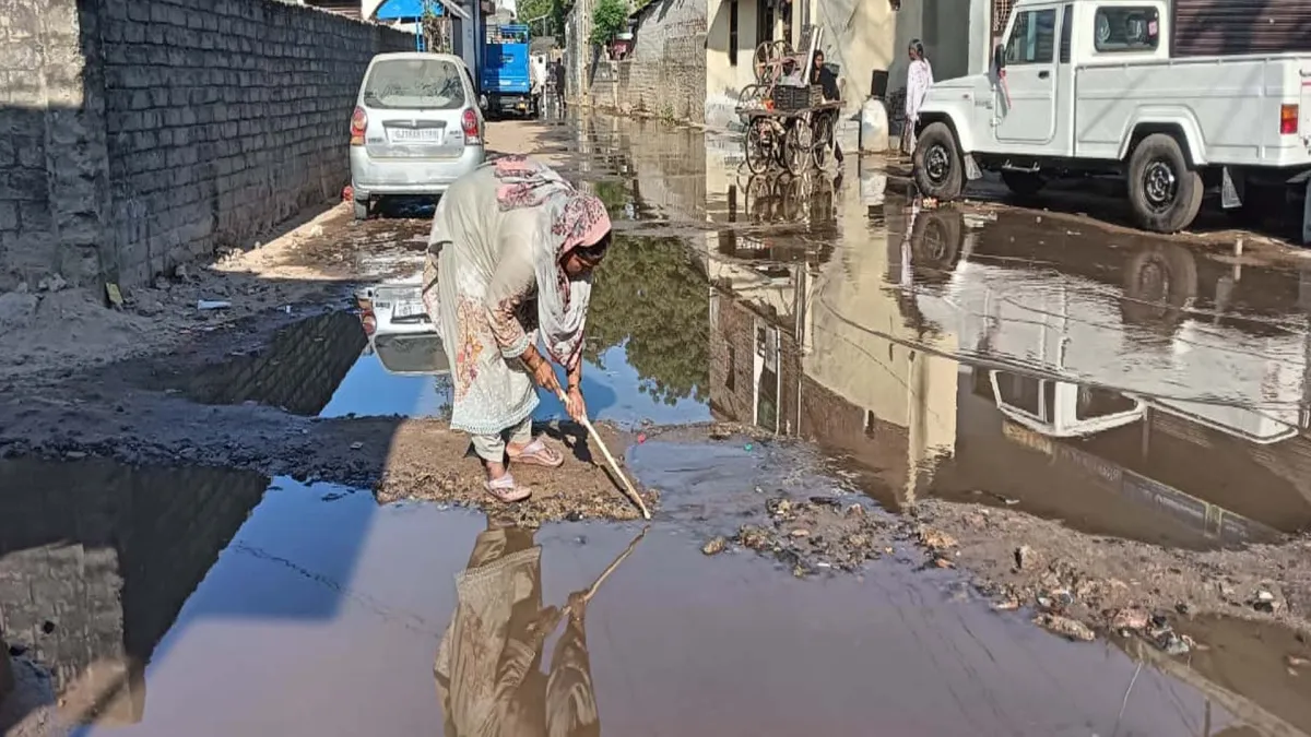 ડીસાના હૈદરી ચોકમાં ગંદા પાણીના ભરાવા થકી રોગચાળાની ભીતિ
