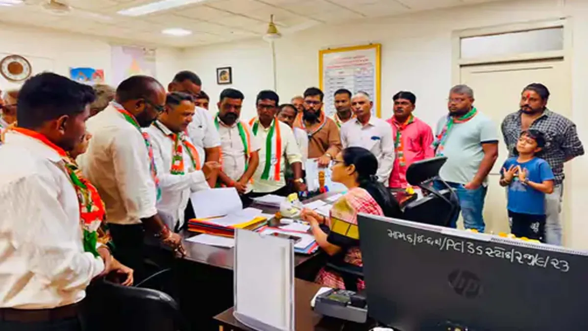 હિંમતનગરમાં કોંગ્રેસ દ્વારા ટ્રાફિક અને પાર્કિંગની સમસ્યાને લઈને કલેક્ટરને આવેદનપત્ર અપાયું