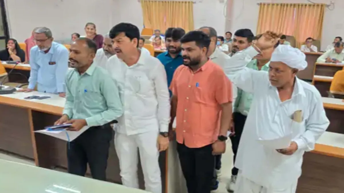 પાટણ જિલ્લા પંચાયત: ખાસ સામાન્ય સભા બોલાવવા અને ગ્રાન્ટ ફાળવણી મુદ્દે કોંગ્રેસનો હોબાળો