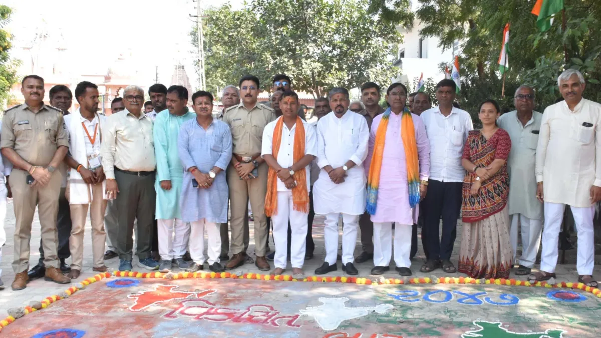 વારાણસીથી વડનગર બાઈક યાત્રા: ઇડરના ઉમેદગઢ ખાતે 'સેવા સંકલ્પ અભિયાન' અંતર્ગત ભવ્ય સ્વાગત