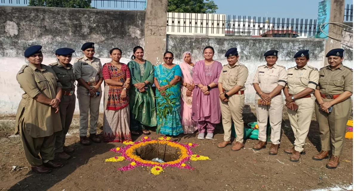 ઈડર આર્ટ્સ એન્ડ કોમર્સ કોલેજ ખાતે ૭૭મો તાલુકા કક્ષાનો ‘વન મહોત્સવ’ ધામધૂમથી ઉજવાયો