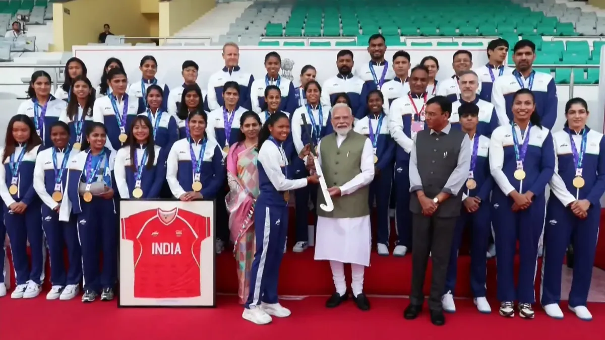 PM મોદી એશિયન ગેમ્સ 2026 ના મેડલ વિજેતાઓને મળ્યા, મહિલા અને પુરુષ હોકી ટીમોએ જર્સી ભેટ આપી